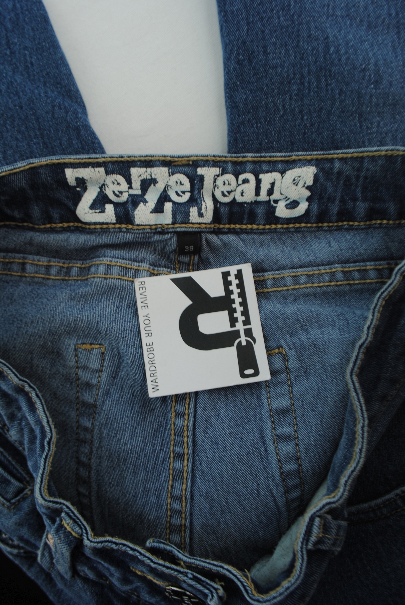 /storage/v1/object/public/product-images/products/5e4b578d-0b14-49e5-b38a-2fd17c0b6d87/temp_50564ce7e388.jpg